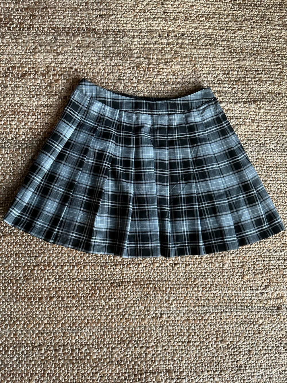 Forever 21 Black Grey White Plaid Pleated Skirt Dark Academia Goth Size Medium